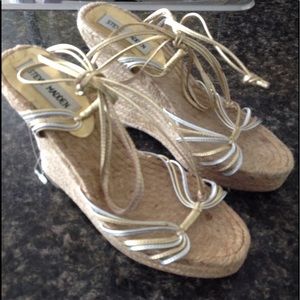 3/$20 STEVE MADDEN 6.5/7 FIT wedge strappy sandals